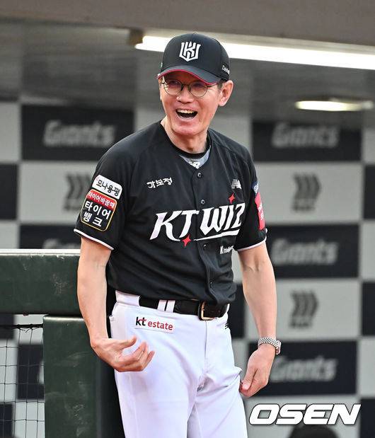 [OSEN=부산, 이석우 기자] KT 위즈 이강철 감독 093 2025.08.26 / foto0307@osen.co.kr