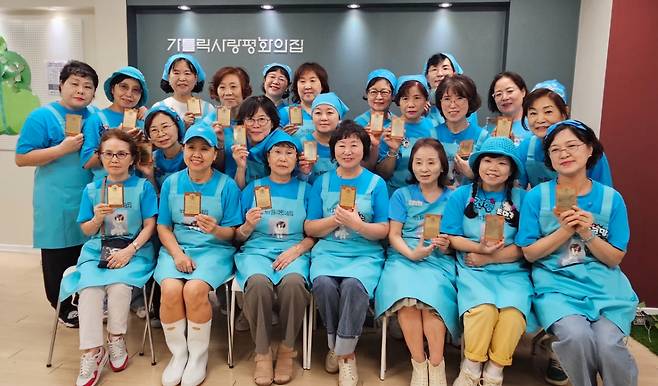 임영웅 팬클럽 영웅시대밴드(나눔 모임), 77번째 쪽방촌 도시락 봉사..감사패