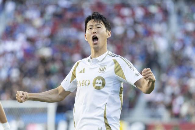 LAFC의 손흥민이 14일 미국 캘리포니아주 새너제이에서 열린 MLS 새너제이와의 경기에 출전해 선제골을 터뜨린 뒤 포효하고 있다. 연합뉴스