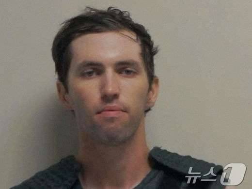 미국 보수논객 찰리 커크를 총격 살해한 용의자 타일러 로빈슨(22)의 머그샷을 유타주 경찰이 12일(현지시간) 공개했다. 2025.9.12 ⓒ 로이터=뉴스1 ⓒ News1 강민경 기자