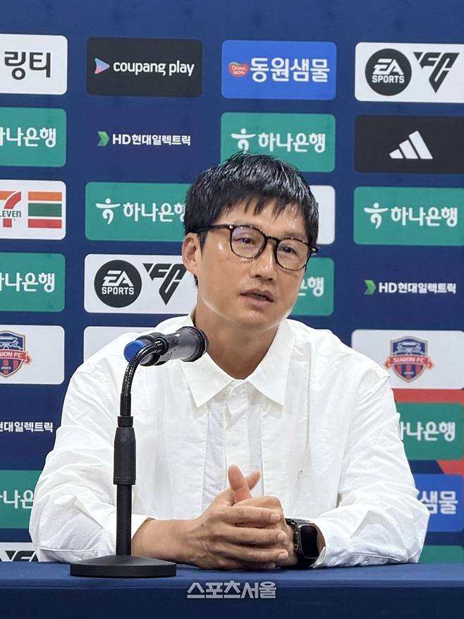 광주 이정효 감독이 14일 수원종합운동장에서 수원FC전을 앞두고 기자회견에 임하고 있다. 수원 | 정다워 기자