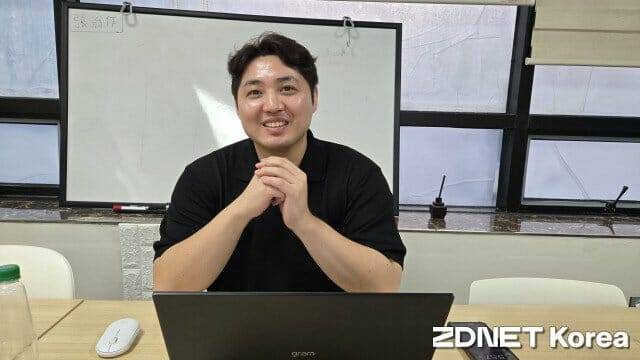 양혁재 대표가 지디넷코리아와 인터뷰를 하고 있다.