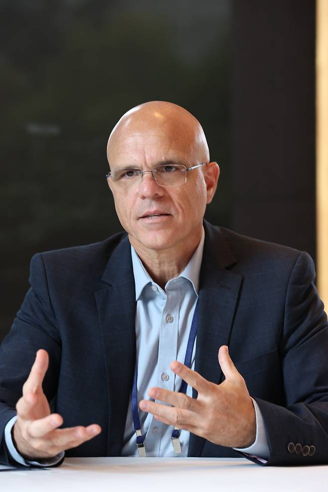 댄 카르파티 체크포인트 AI센터 총괄 겸 부사장이 지난달 27일 서울 소공동 웨스틴조선호텔에서 조선비즈와 인터뷰를 하고 있다./조선비즈