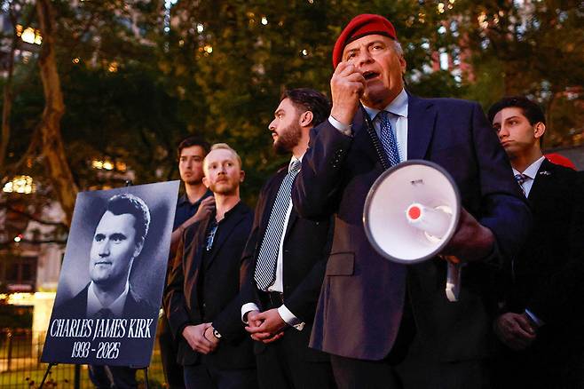 미국 보수 성향 활동가 찰리 커크의 죽음을 애도하는 연설을 하는 공화당원들. 뉴욕=AP 뉴시스