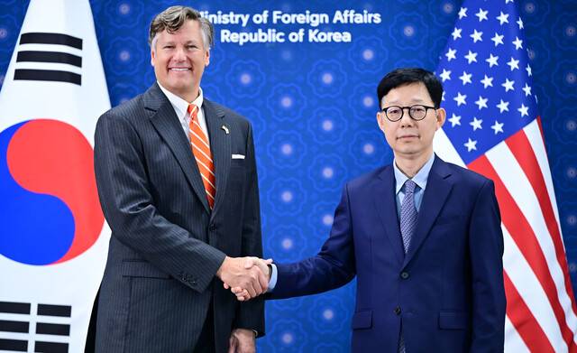 박윤주 외교부 1차관이 14일 서울 종로구 외교부 청사에서 크리스토퍼 랜다우 미 국무부 부장관과 한-미 외교차관 회담을 개최했다. 외교부 제공