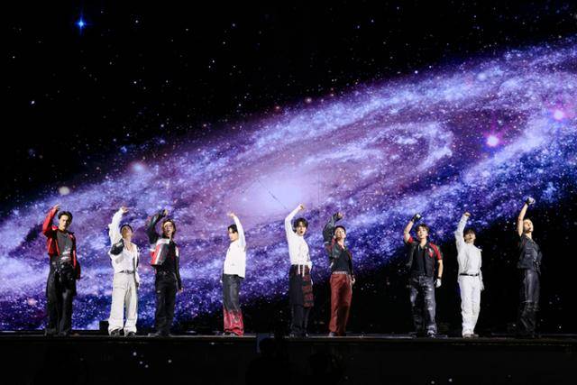 그룹 세븐틴이 13∼14일 인천 아시아드주경기장에서 월드투어 '뉴_'(NEW_)를 열고 또 다른 도전의 시작을 알렸다. 플레디스엔터테인먼트제공