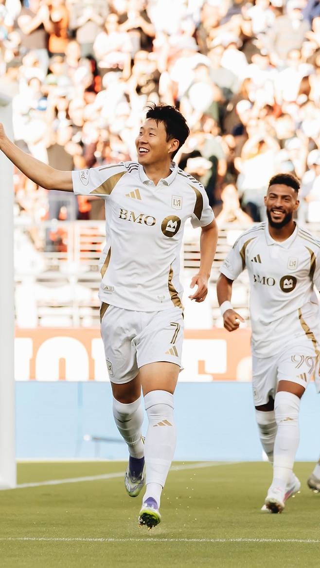 LAFC 손흥민이 14일 새너제이와의 2025 MLS 정규리그 30라운드 경기서 킥오프 54초 만에 선제골을 터뜨리고 환호하고 있다. 사진=MLS SNS