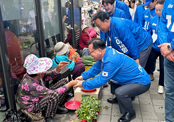 김부겸 전 국무총리가 충남에서 대선 운동을 펼치고 있다 [사진=더불어민주당]