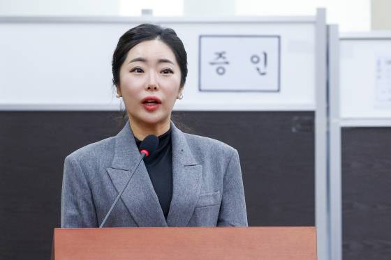 내란특검팀은 지난달 노상원 전 정보사령관이 자주 찾았던 무속인 '비단아씨' 이선진 씨를 참고인 신분으로 불러 조사했다. 뉴스1