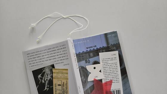 다소 시리즈 책 표지는 사진과 같이 책갈피, 스티커 등으로 꾸밀 수 있다. 사진 다산책방