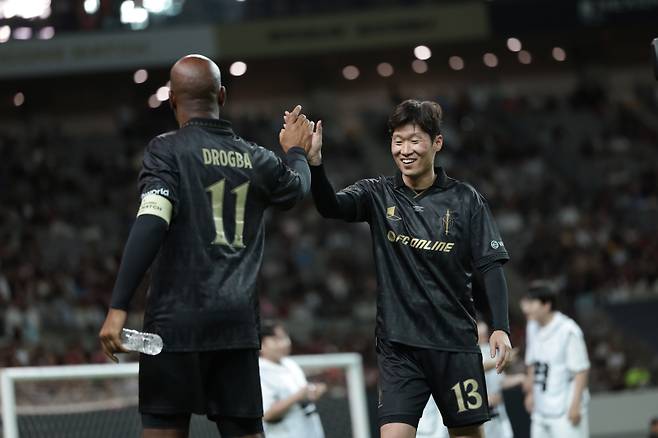 박지성과 디디에 드로그바. 넥슨 제공