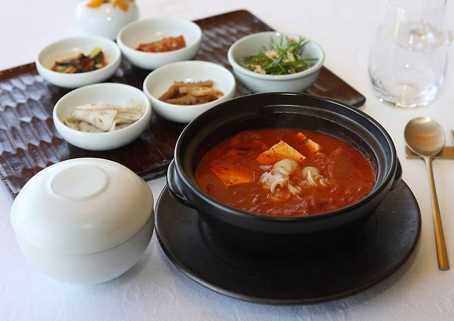 롯데호텔 김치찌개. 롯데호텔 제공