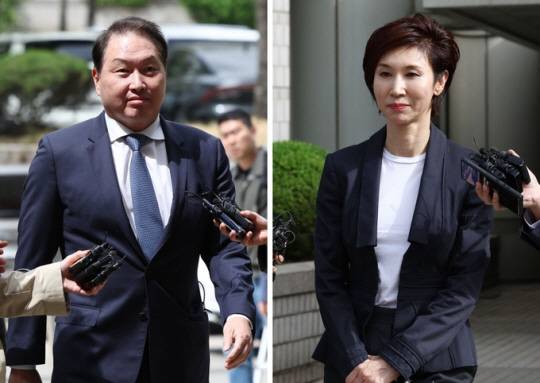 최태원 SK그룹 회장(왼쪽)과 노소영 아트센터 나비 관장. 연합뉴스