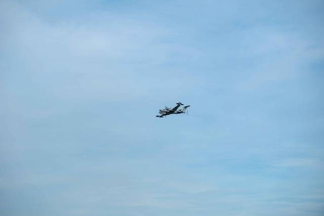 지난 7월31일 퇴역식에서 휴전선 일대를 거쳐 경기 평택 캠프험프리스로 귀환하는 마지막 비행을 수행 중인 RC-12X 가드레일 정찰기 . 미 육군 홈페이지 캡처/디펜스타임스 제공