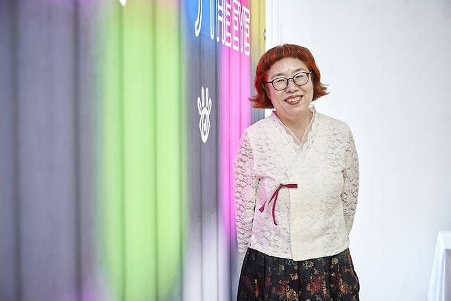 [서울=뉴시스] 13일 서울 종로구 그라운드서울에서 열린 '2025 서울국제작가축제' 대담에 참가한 작가 이금이를 만났다. (사진=한국문학번역원 제공) 2025.09.13. photo@newsis.com *재판매 및 DB 금지