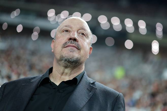 ‘2025 아이콘 매치: 창의 귀환, 반격의 시작’이 14일 서울월드컵경기장을 가득 메우며 성황리에 열렸다. 실드 유나이티드 라파엘 베니테스 감독. 사진제공｜넥슨