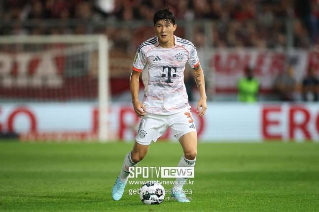 ▲ 김민재 위기론은 더 이상 과장이 아니다. 뮌헨에서 두 경기 연속 결장, 시즌 초반 잦은 제외는 단순한 로테이션이 아니다. 뮌헨의 상승세와 함께 김민재의 입지는 뚜렷하게 흔들리고 있다.