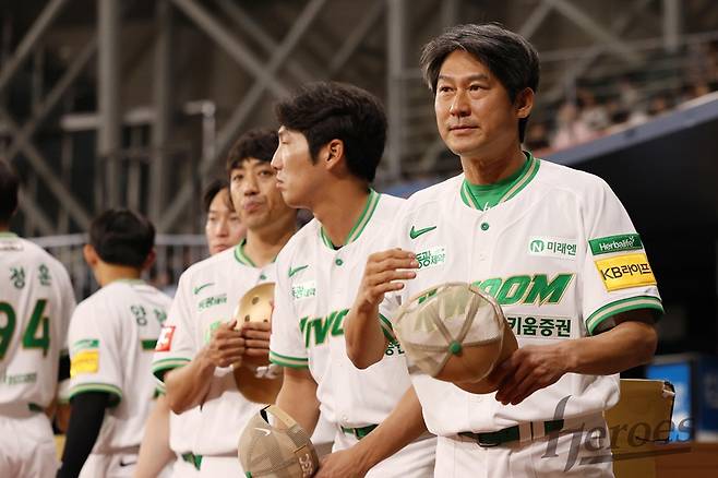 ▲ 설종진 감독대행(오른쪽) ⓒ 키움 히어로즈