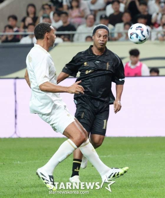 리오 퍼디난드(왼쪽)와 /사진=김진경 대기자