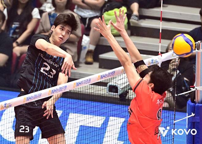 개막일인 13일 유일하게 치른 현대캐피탈-OK저축은행전 [한국배구연맹 제공. 재판매 및 DB 금지]