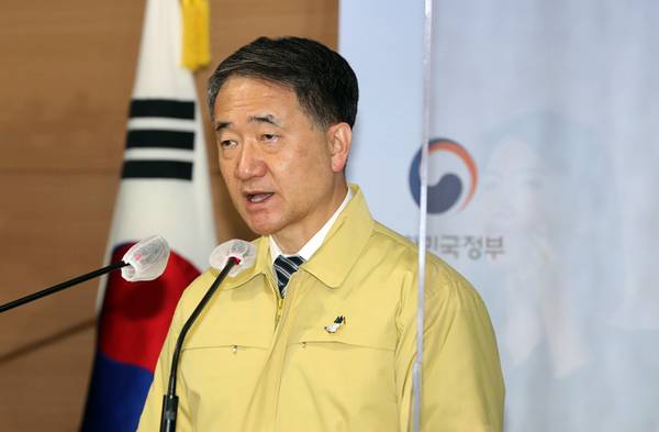 경기도정자문위원장으로 위촉된 박능후 전 보건부장관. /연합뉴스