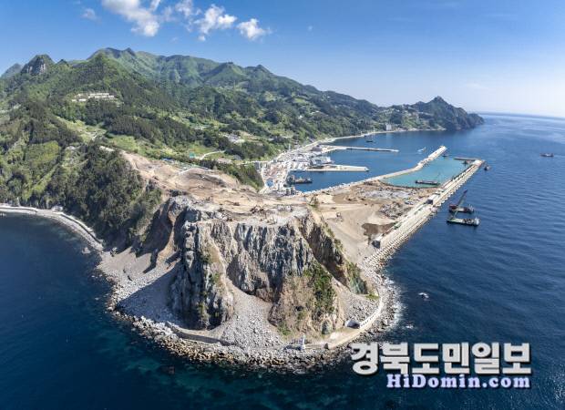 추진중인 울릉공항 활주로 공사 현장 모습 울릉주민들은 5일부터 온라인(구글 폼)과 국회·정부 부처를 통한 오프라인 방식으로 전국민을 대상으로 서명운동을 벌이고 있다. 사진=울릉군