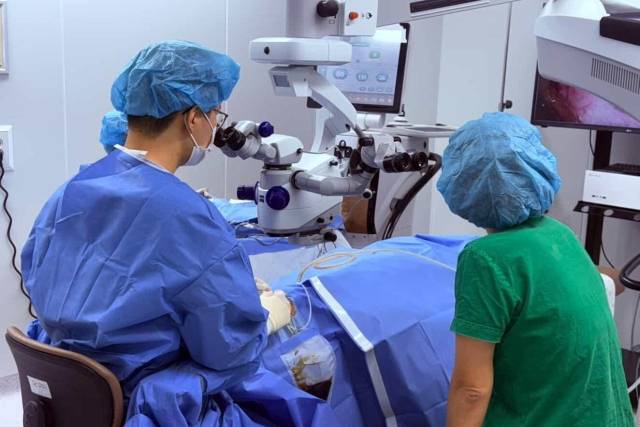 좋은강안병원 안과 임재완 과장이 수술하는 모습. 좋은강안병원 제공