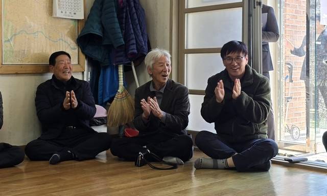 ▲ 수륜면 참한별온동네스무바퀴 프로그램 주민들과 함께.