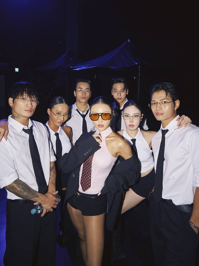 13일 공연의 화사. 화사 인스타그램.