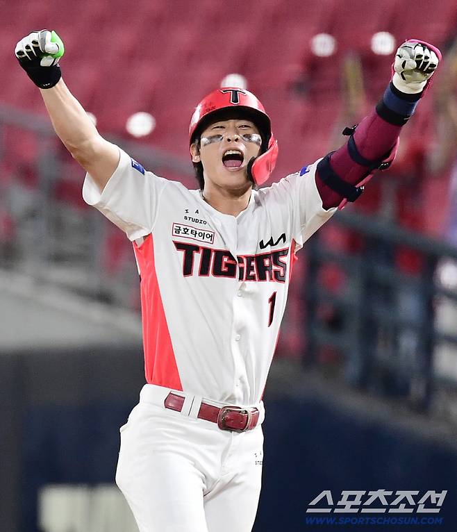 12일 광주 기아챔피언스필드에서 열린 KIA와 두산의 경기. 9회말 2사 1, 2루. 동점 1타점 적시타를 날린 KIA 박찬호. 광주=송정헌 기자songs@sportschosun.com/2025.09.12/