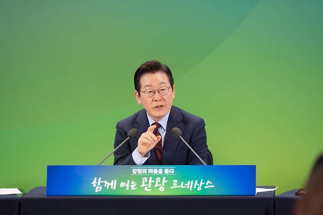 이재명 대통령이 12일 강원 춘천시 강원창작개발센터에서 열린 '강원의 마음을 듣다' 타운홀 미팅에서 발언하고 있다. /뉴스1