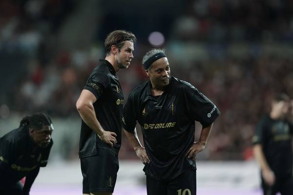 가레스 베일(왼쪽)과 호나우지뉴(이상 FC스피어). 넥슨 제공