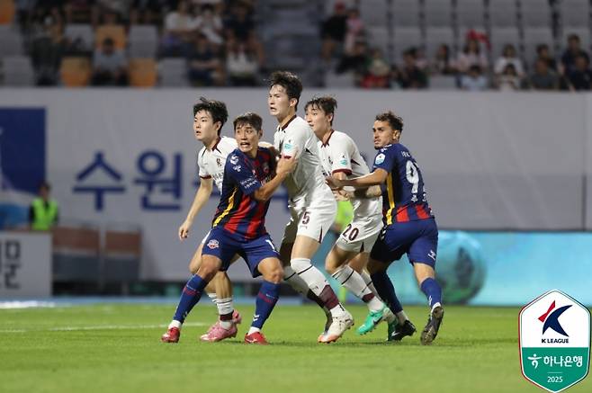 수원FC와 광주FC의 하나은행 K리그1 2025 29라운드 장면. 사진=프로축구연맹