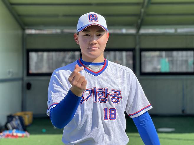 애초 전체 2순위 지명이 유력했으나 피로골절 문제로 물음표가 찍힌 양우진. 야반도주