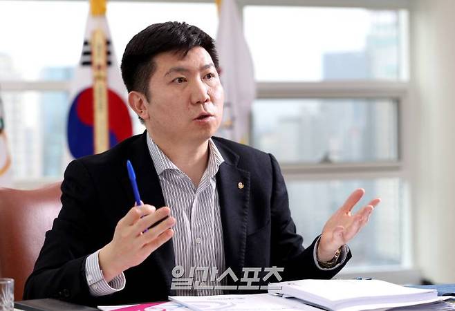 유승민 대한체육회장이 2일 오후 서울 송파구 대한체육회에서 일간스포츠와 인터뷰를 하고 있다. 김민규 기자 mgkim1@edaily.co.kr /2025.04.02/