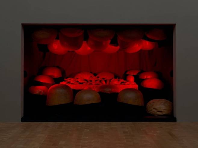 루이스 부르주아 <아버지의 파괴(The Destruction of the Father)> (1974) / 사진. © Hauser & Wirth