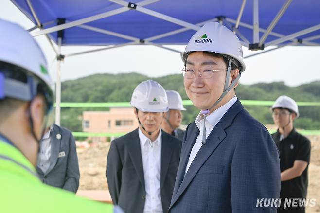 &nbsp;부론산업단지는 연내 분양률 90% 달성을 목표로 순항하고 있다. 현장을 방문한 원강수 원주시장. 원주시