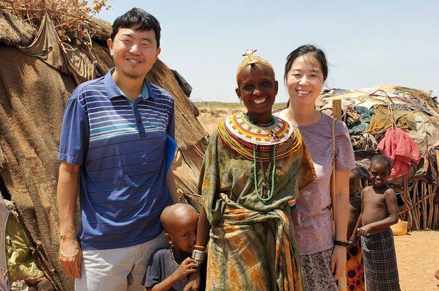 최근 새로 연결된 한 여성과 나란히 선 모습. 한 선교사 제공