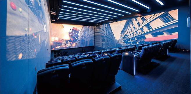 CGV는 체험을 극대화한 4DX 극장을 늘리고 있다. 현재 국내 4DX 상영관 수는 39개에 달한다. 사진은 용산아이파크몰 4DX 극장 모습. (CGV 제공)