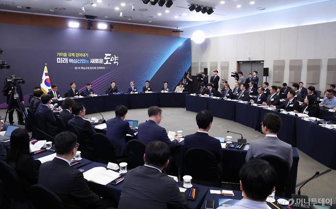 [서울=뉴시스] 고범준 기자 = 이재명 대통령이 15일 서울 성북구 한국과학기술연구원(KIST)에서 열린 제1차 핵심규제 합리화 전략회의에서 발언하고 있다. 2025.09.15. bjko@newsis.com /사진=고범준