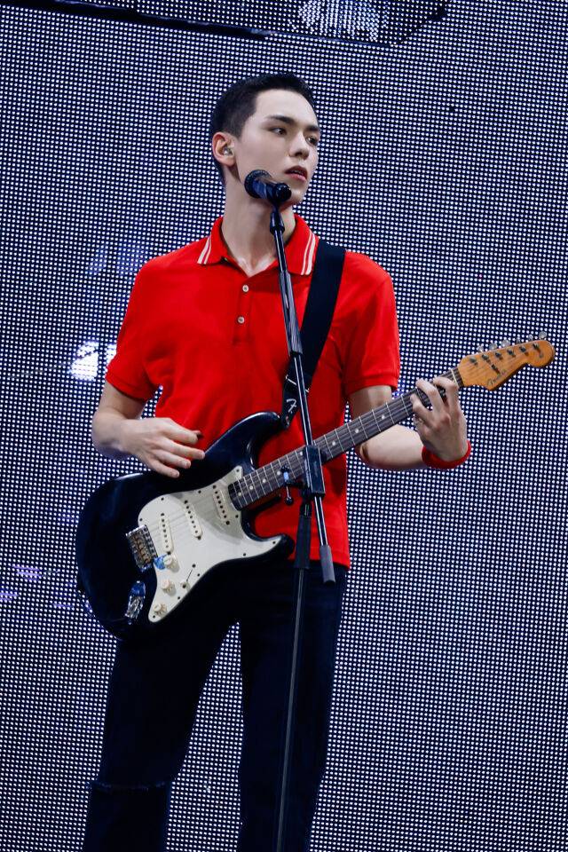 그룹 세븐틴 멤버 버논 솔로 무대 / 플레디스엔터테인먼트