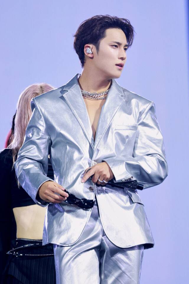 그룹 세븐틴 멤버 민규 솔로 무대 / 플레디스엔터테인먼트