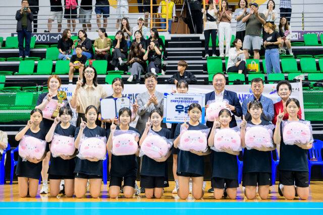 경남여중 배구부./KYK 파운데이션