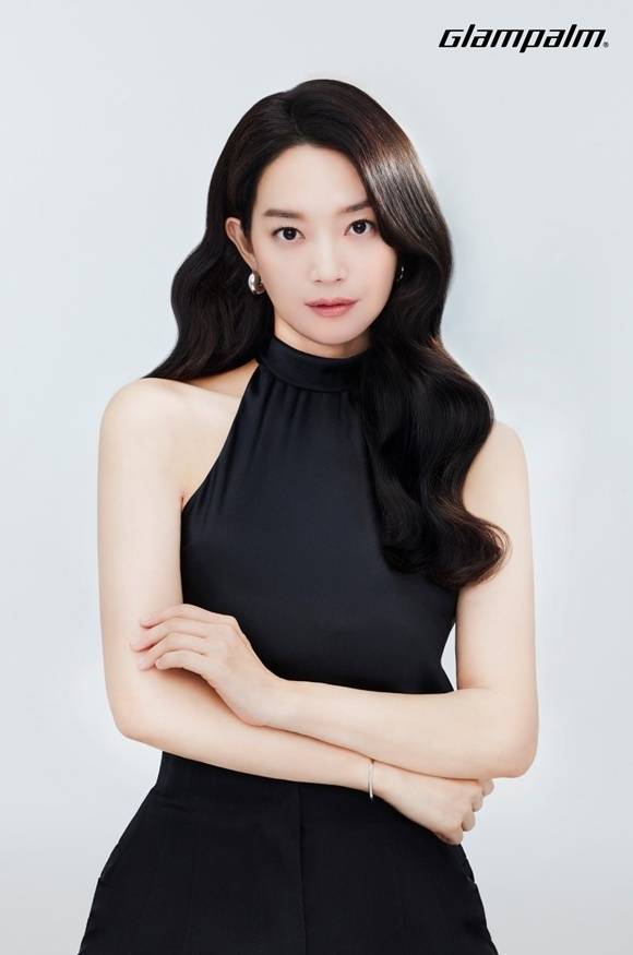 배우 신민아가 글램팜의 새 모델로 발탁됐다. 글램팜 제공
