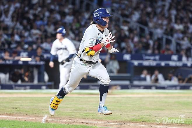 NC 최정원은 현재 왼손 두상골 미세 골절로 타격을 할 수 없다. 그는 대주자와 대수비로 남은 시즌 어떻게든 팀에 보탬이 되리라 다짐했다. 사진제공｜NC 다이노스