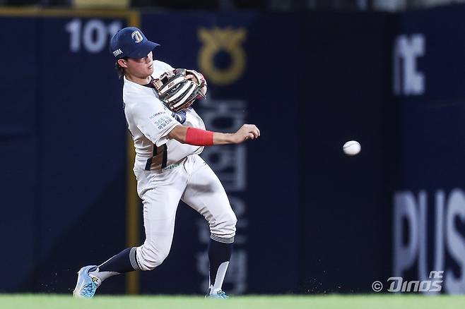 NC 최정원은 현재 왼손 두상골 미세 골절로 타격을 할 수 없다. 그는 대주자와 대수비로 남은 시즌 어떻게든 팀에 보탬이 되리라 다짐했다. 사진제공｜NC 다이노스