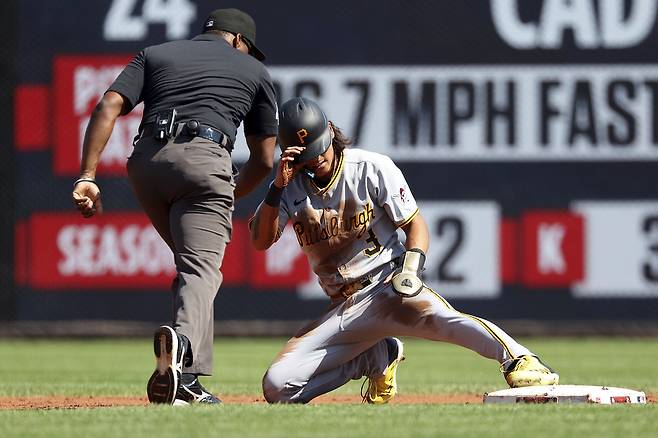 배지환이 15일 미국 워싱턴 DC의 내셔널스파크에서 열린 워싱턴 내셔널스와 2025 메이저리그(MLB) 정규리그 원정 경기에서 2회초 2루 도루를 실패하고 있다.  워싱턴 | AP연합뉴스