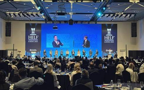 14일 서울드래곤시티에서 개최된 'H.E.L.F. in Seoul'에서 강연자들이 종합 토론을 진행하고 있다. [휴젤 제공]