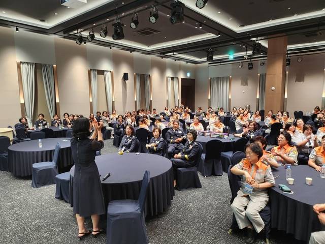 ▲ 충북 의용소방대연합회가 지난 15일 영동 일라이트리조트 호텔에서 '충북 여성의용소방대 연찬회'를 진행하고 있다./충북소방본부 제공