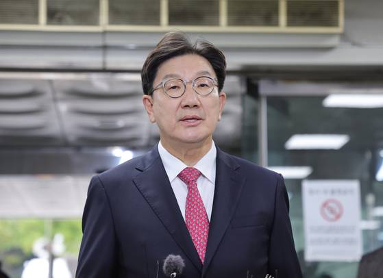 권성동 국민의힘 의원이 16일 영장실질심사 출석에 앞서 취재진에 입장을 표명하고 있다. 〈사진=연합뉴스〉